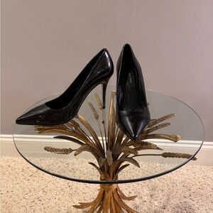 White House Black Market Black Heels with Glossy Finish & Pointed Toe Design 8.5